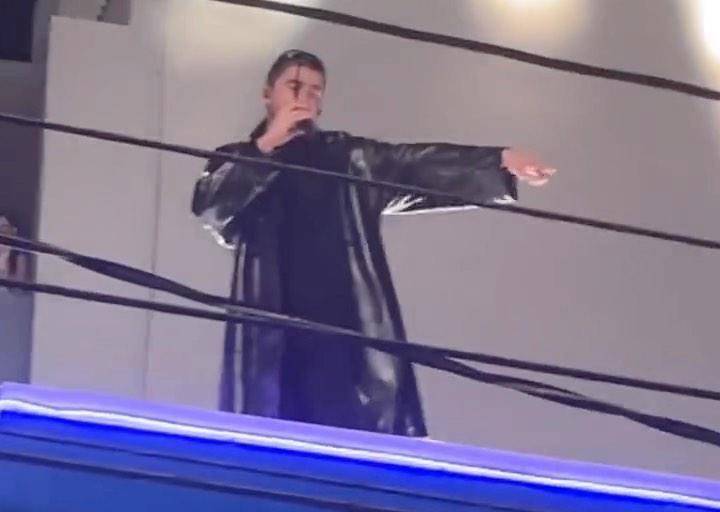 Bad Bunny y Arcángel dieron un show sorpresa sobre el techo de una estación de servicio