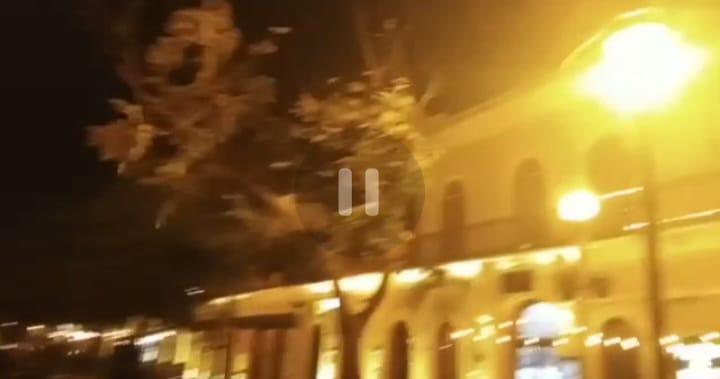 $!Fuertes vientos y lluvia ligera azotan a Mazatlán este martes por la noche