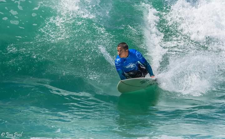 Martín ‘Shutama’ Díaz domina las olas y se cuelga el bronce en el US Open Adaptive Surfing