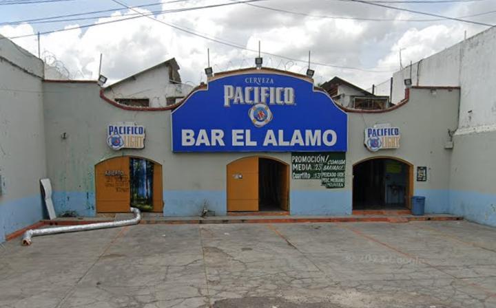 Se incendia bar El Álamo, en Culiacán, en la madrugada