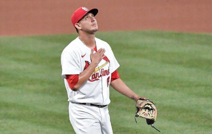 Cardenales le da la vuelta y el mexicano Giovanny Gallegos se queda con el triunfo