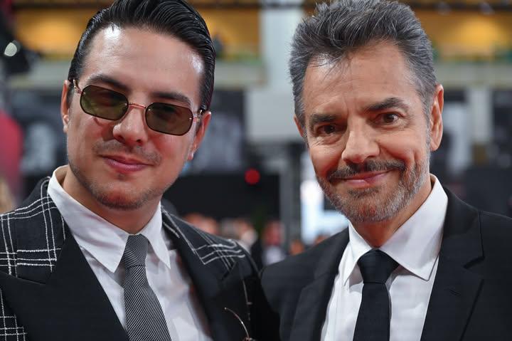 $!Vadhir y Eugenio Derbez acudieron a la alfombra roja de los galardones.