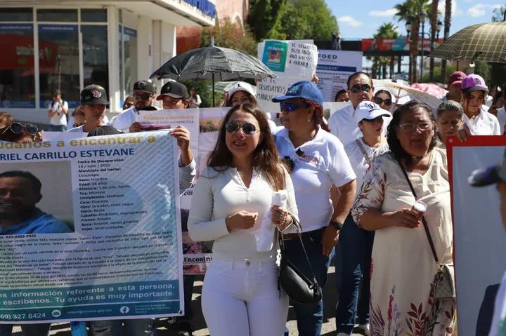 $!‘Durango lo vio crecer, Sinaloa nos los quitó’, gritan para exigir la localización de Carlos Emilio, desaparecido en Mazatlán