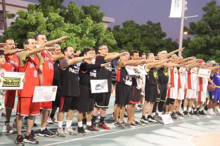 Reconocen trayectoria de basquetbolistas en apertura de Liga Maxibasket