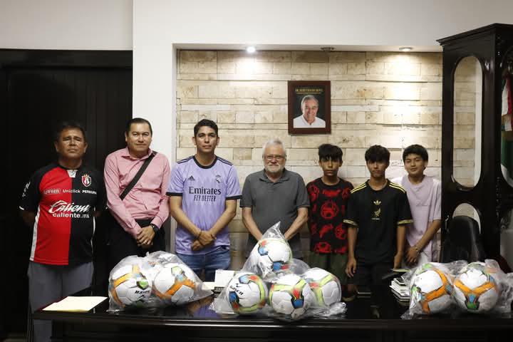 $!Atlas-Matamoros de Escuinapa recibe homenaje en Guadalajara por 30 años de formación deportiva sin fines de lucro