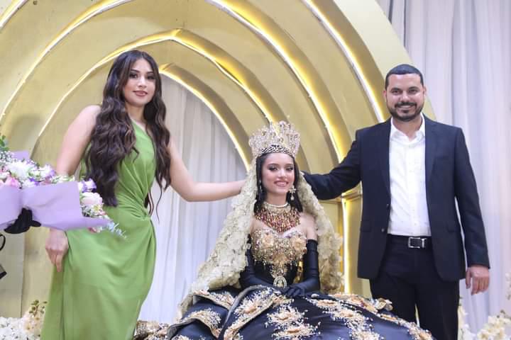 Coronan a Amairani I como reina de los Juegos Florales de la Feria de la Primavera 2024