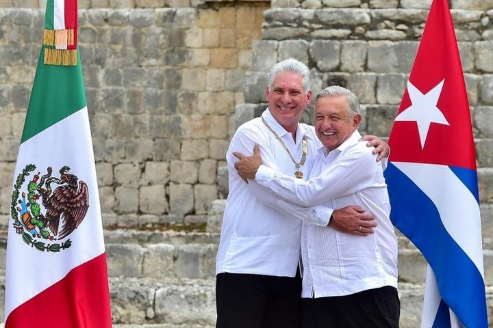 AMLO entrega al Presidente cubano Díaz-Canel la condecoración del Águila Azteca