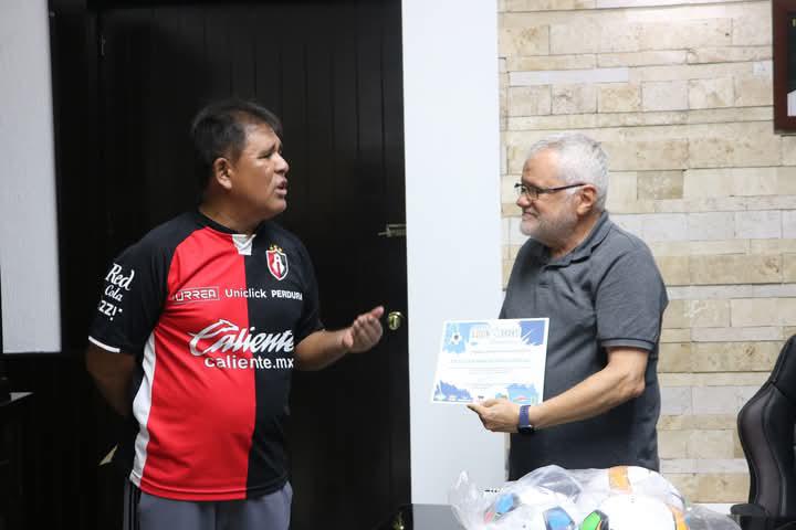$!Atlas-Matamoros de Escuinapa recibe homenaje en Guadalajara por 30 años de formación deportiva sin fines de lucro