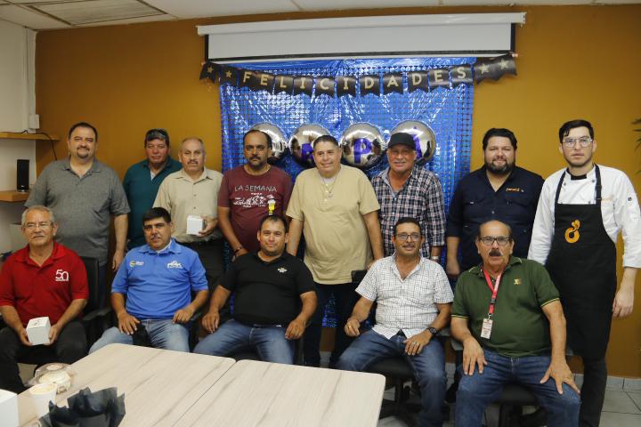 Festeja Noroeste a los papás con un rico desayuno