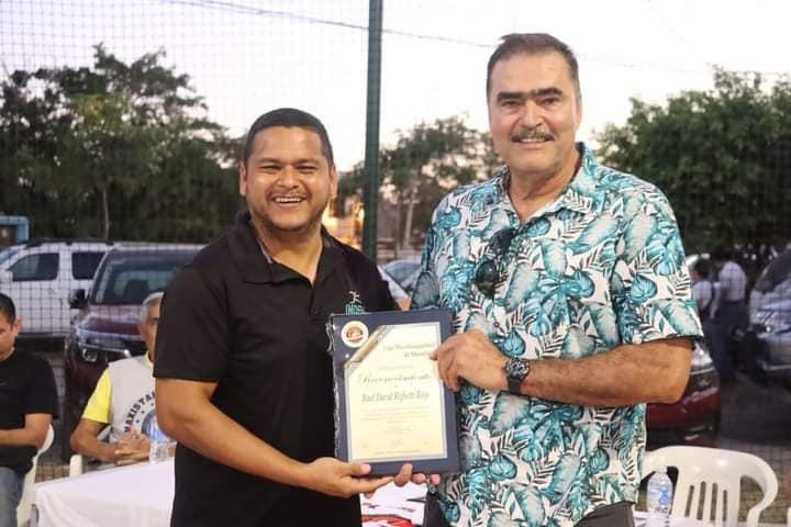 $!Reconocen trayectoria de basquetbolistas en apertura de Liga Maxibasket