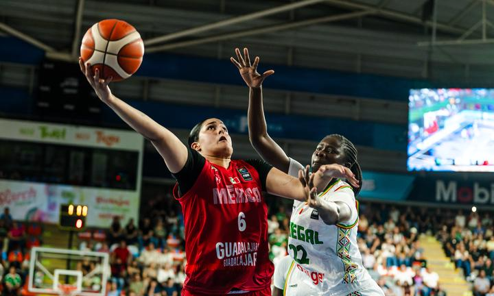 La basquetbolista mazatleca aportó 13 puntos.