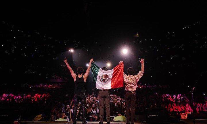 Los Jonas Brothers recorren México con su tour The Remember this.