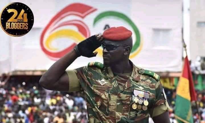 Teniente coronel Mamady Dumbuya.