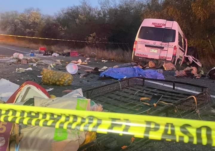 $!Choque entre camión de carga y camioneta deja al menos 8 muertos en Tamaulipas