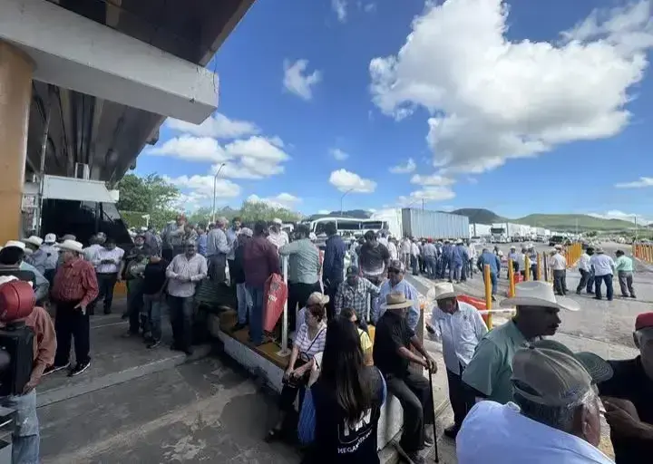 $!Este lunes, agricultores y transportistas convocan a paro nacional indefinido en 20 estados