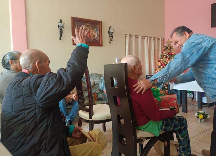 $!Celebran misa de Navidad en asilo de ancianos de Escuinapa