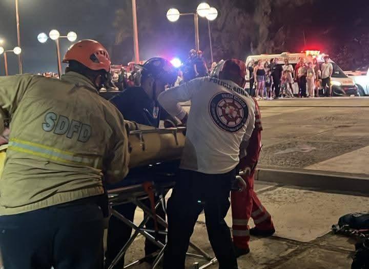$!Cae hombre a zona rocosa de Olas Altas en Mazatlán y resulta lesionado