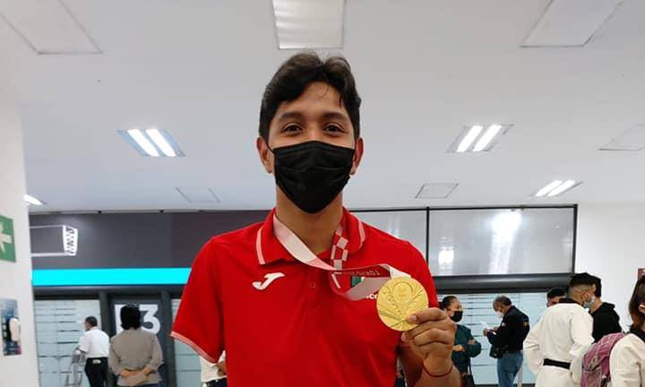 Juan Diego García pisa territorio mexicano tras ganar su medalla de oro en Tokio 2020