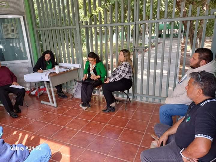 $!Docentes y padres de familia toman instalaciones del Cobaes en Chinitos, Angostura