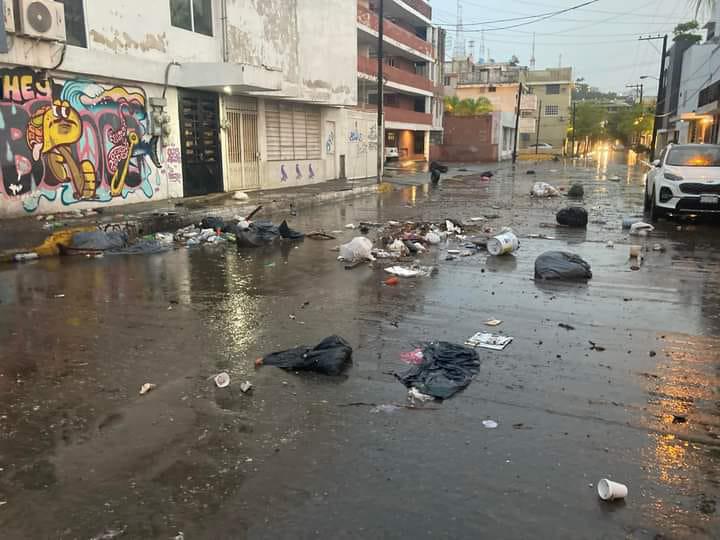 $!Mazatlán padece estragos por la tormenta durante la madrugada