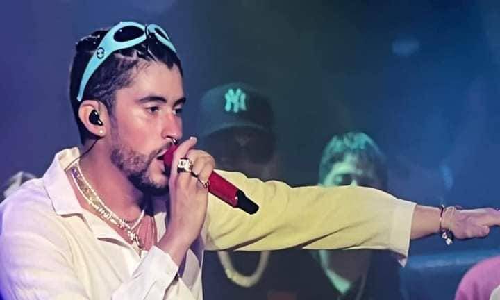 Bad Bunny se muestra molesto por los constantes apagones en Puerto Rico.