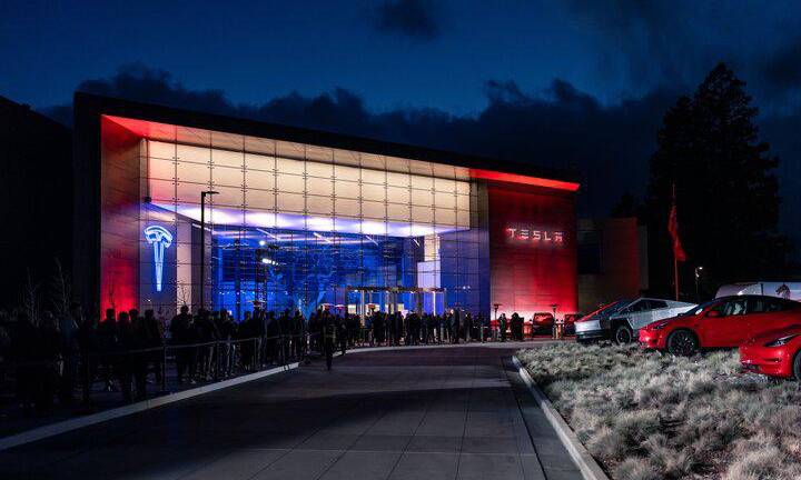 La empresa fabricante de autos eléctricos se instalará en Monterrey, confirmó el Presidente Andrés Manuel López Obrador.