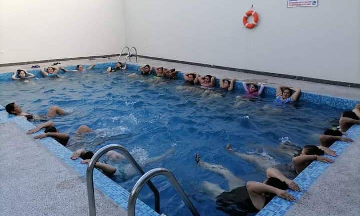 Alumnas participan en la clase especial de Aquafitness organizada por Cardio Fit Celina.