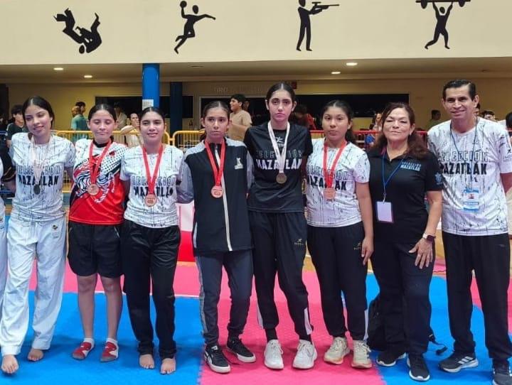 $!Mazatlán destaca con 50 medallas en el Primer Torneo Estatal de Karate en Culiacán