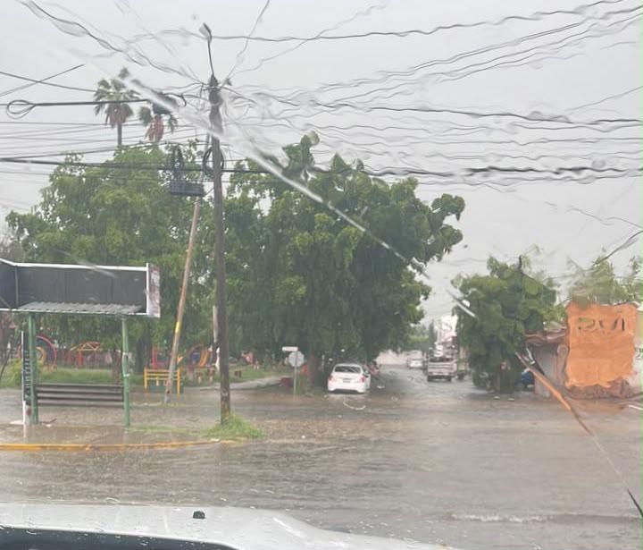 $!Reporta PC Culiacán 25 pasajeros del transporte público rescatados durante contingencia por lluvias