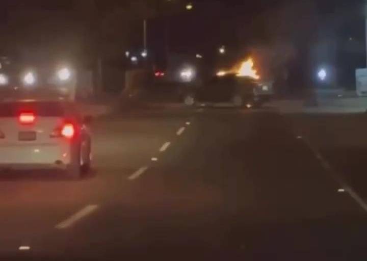 Dejan vehículo incendiado en la localidad de El Limoncito, al poniente de Navolato