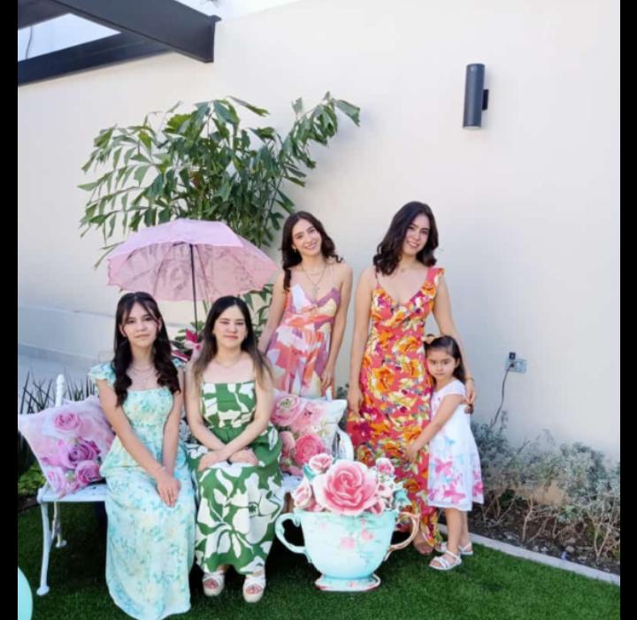 $!Sus nietas entonaron bellas melodías en francés, inglés y español.