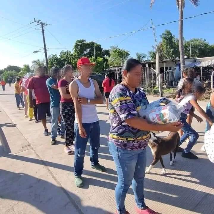 $!Difunden en redes supuesta repartición de despensas de parte del ‘Chapo’ Guzmán