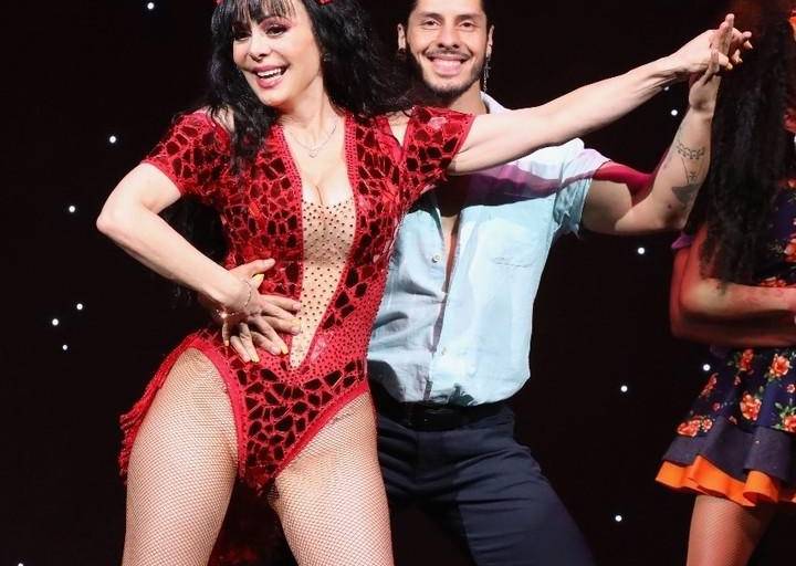 Regresa Maribel Guardia a los escenarios y la reciben con aplausos