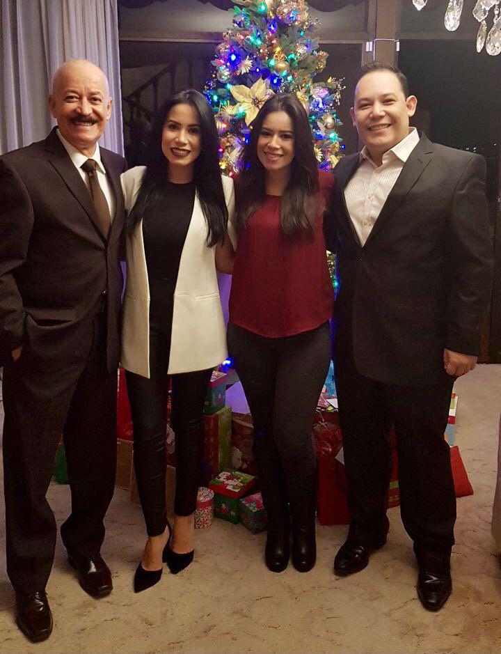 $!El motivo principal de la felicidad de Arturo Torres Santillán son sus hijos Arturo, Azucena y Ana Lucía, Torres Sato.