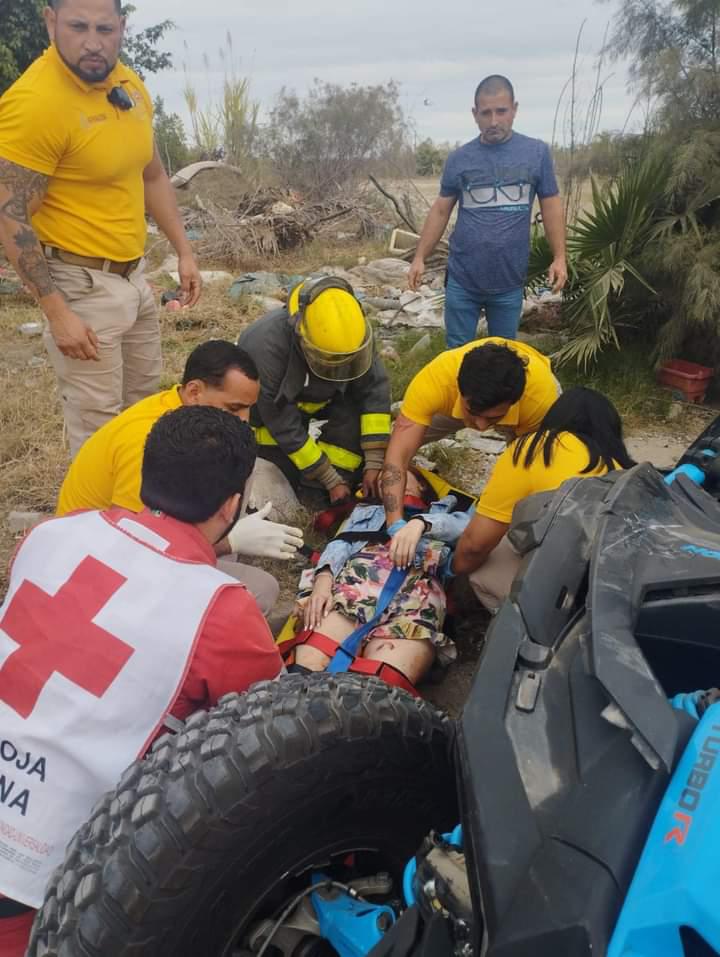 $!Una joven se vuelca en Altata cuando paseaba en razer