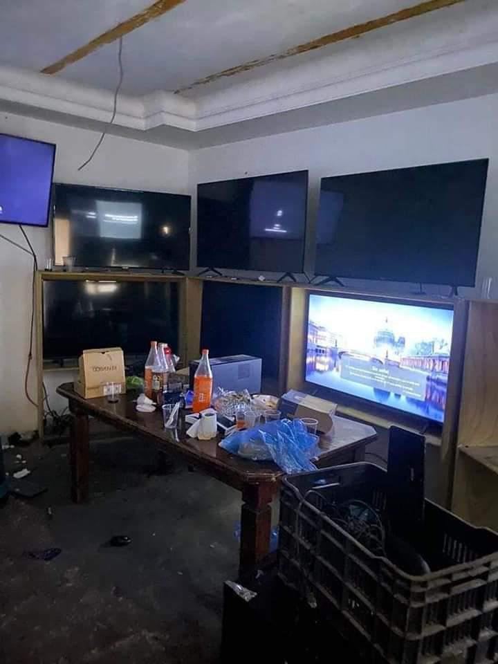 $!Aseguran 40 granadas con adaptación para dron en un ‘castillo’ de Teocaltiche, Jalisco