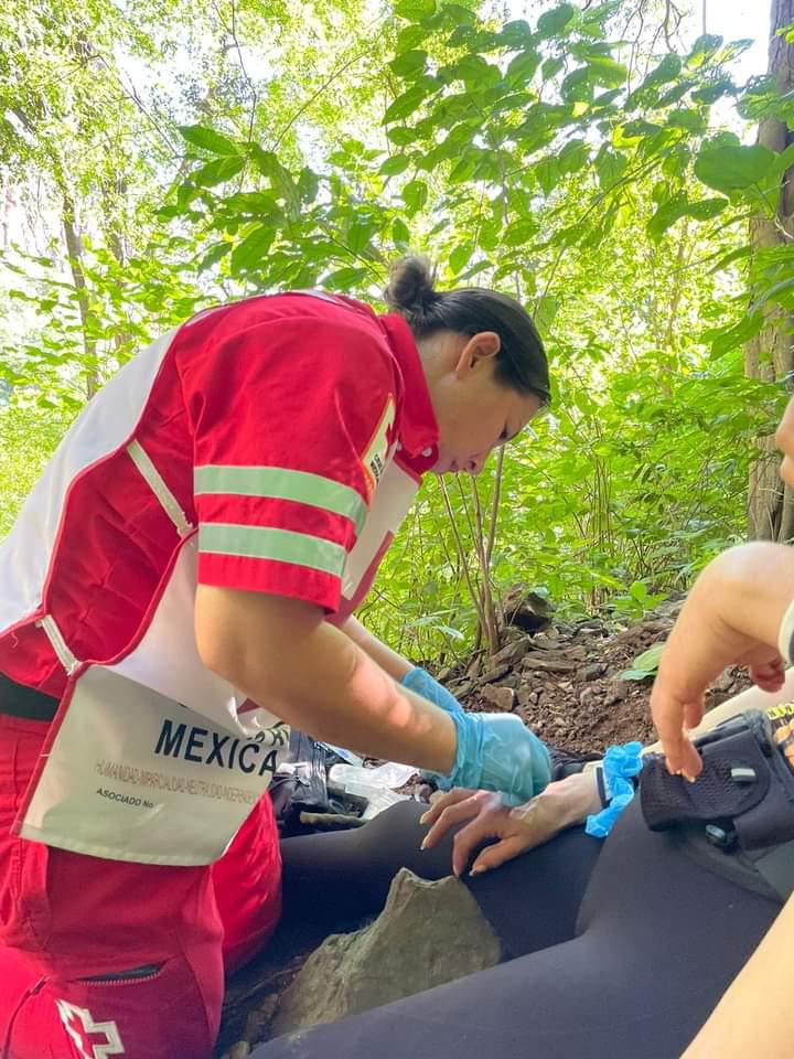 $!Mujer senderista se lesiona tras caer en las cascadas San Antonio, en Culiacán