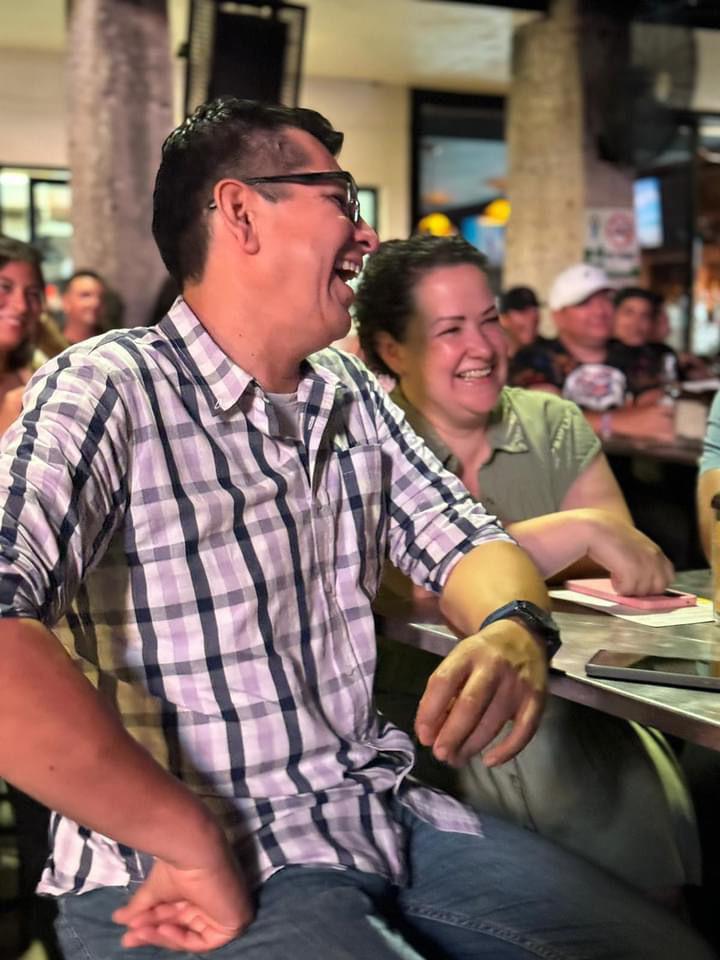 $!CHEERS lleno total con Carlos Ballarta