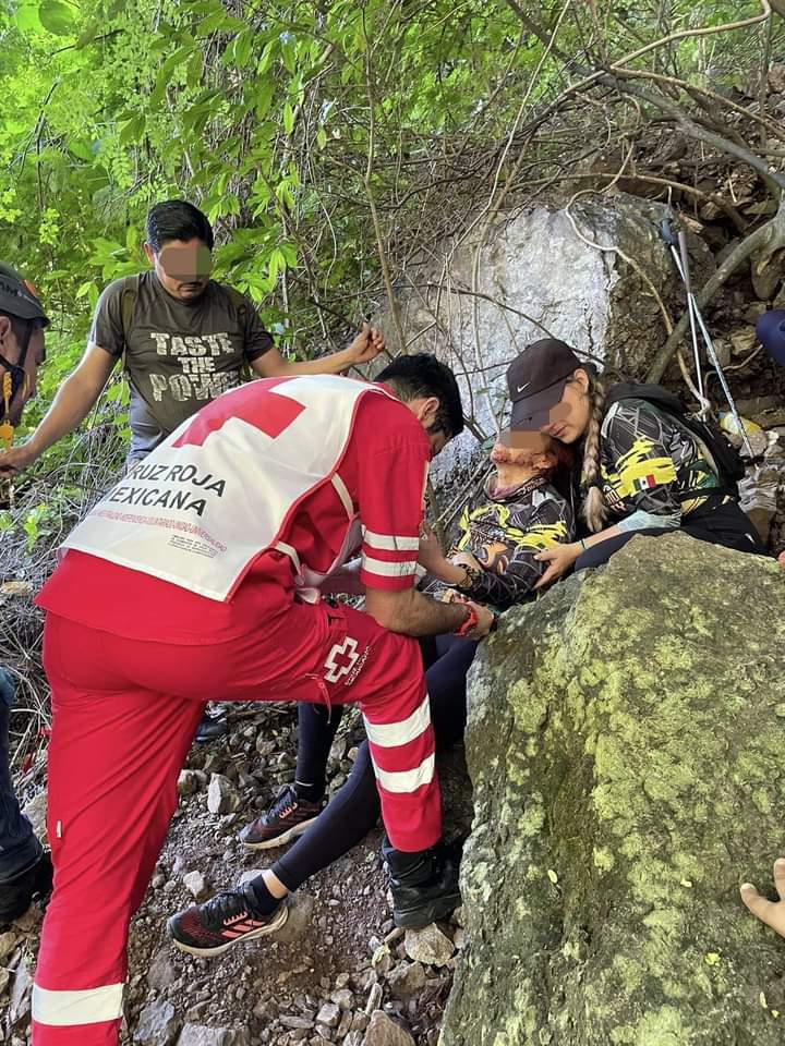 $!Mujer senderista se lesiona tras caer en las cascadas San Antonio, en Culiacán