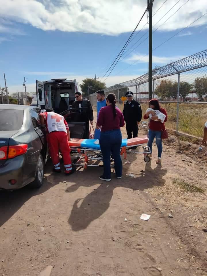 $!Mujer da a luz en campo agrícola por la carretera a Culiacancito