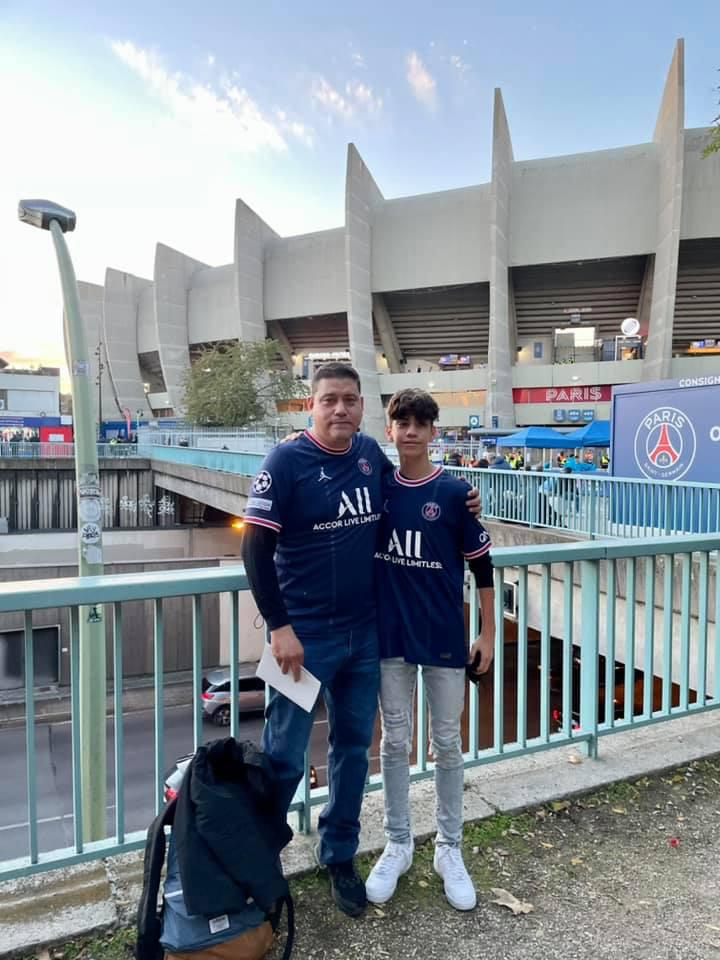 $!Mario y su hijo ‘Wicho’, de Mazatlán, cumplen su sueño de ver jugar a Messi y el clásico Madrid Vs Barcelona