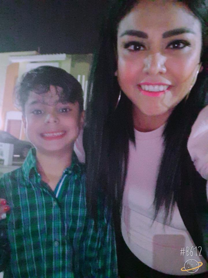 $!Jesús Roberto con su tía, Lucy Ramírez.