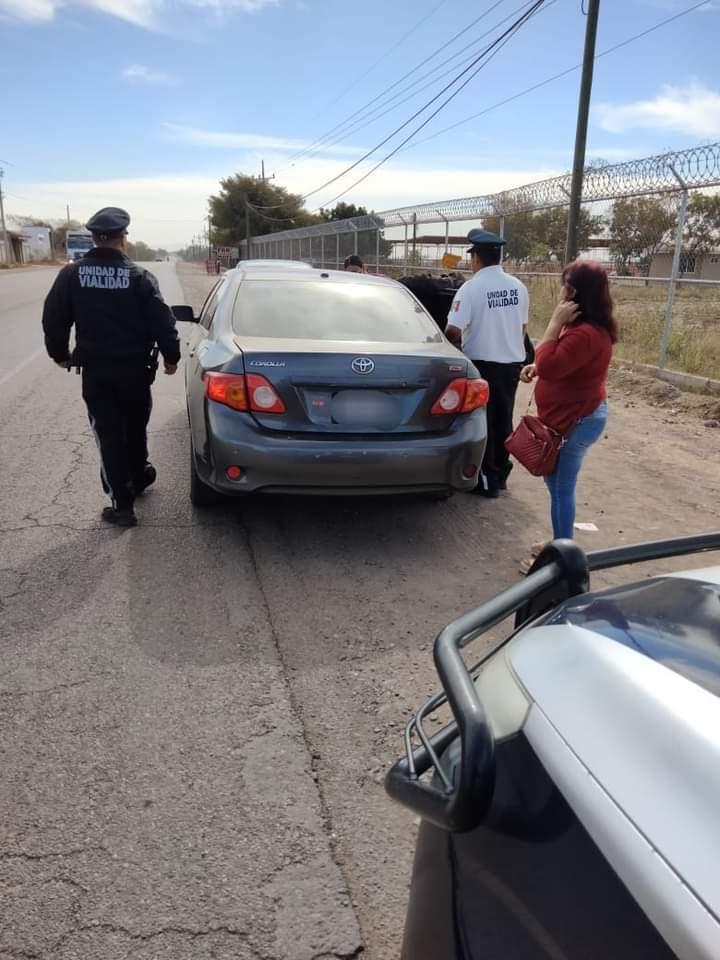 $!Mujer da a luz en campo agrícola por la carretera a Culiacancito
