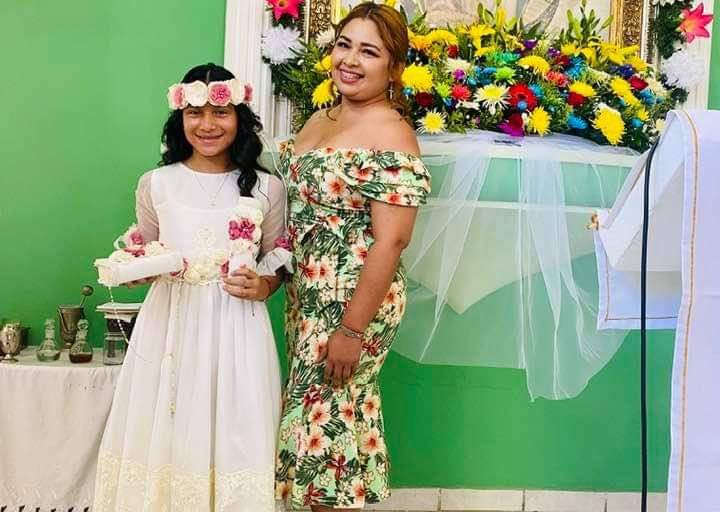 Realizan su primera comunión Paloma y Nahomy