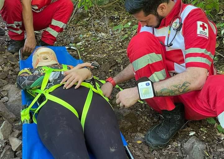 Mujer senderista se lesiona tras caer en las cascadas San Antonio, en Culiacán