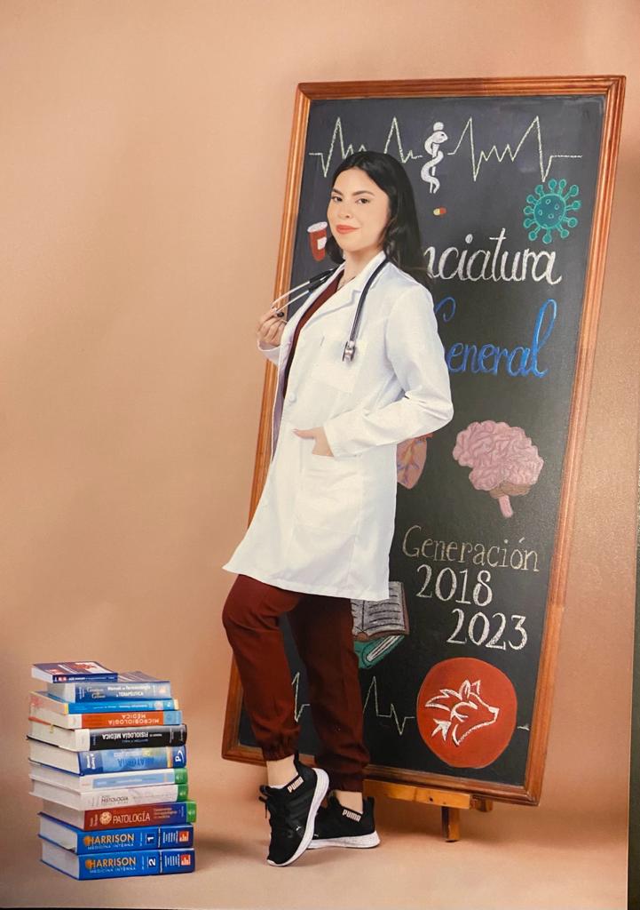 $!Kimberly Laura Bojórquez se gradúa como Médico General