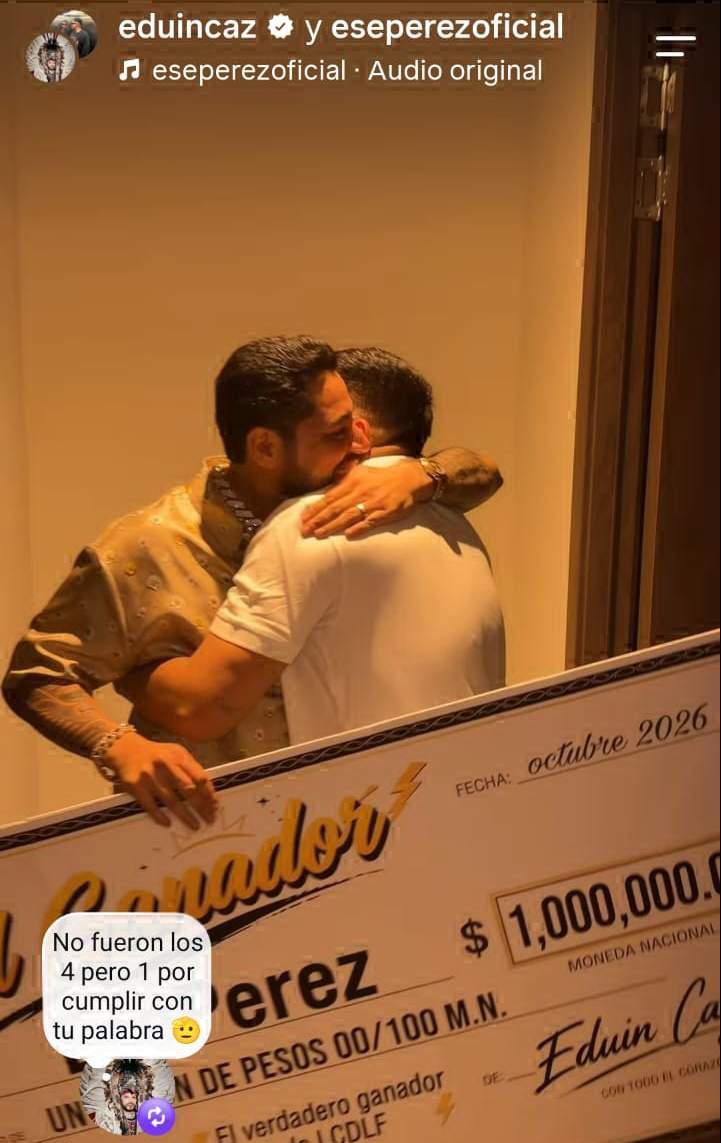 $!Ambos se dan un abrazo en ese momento.