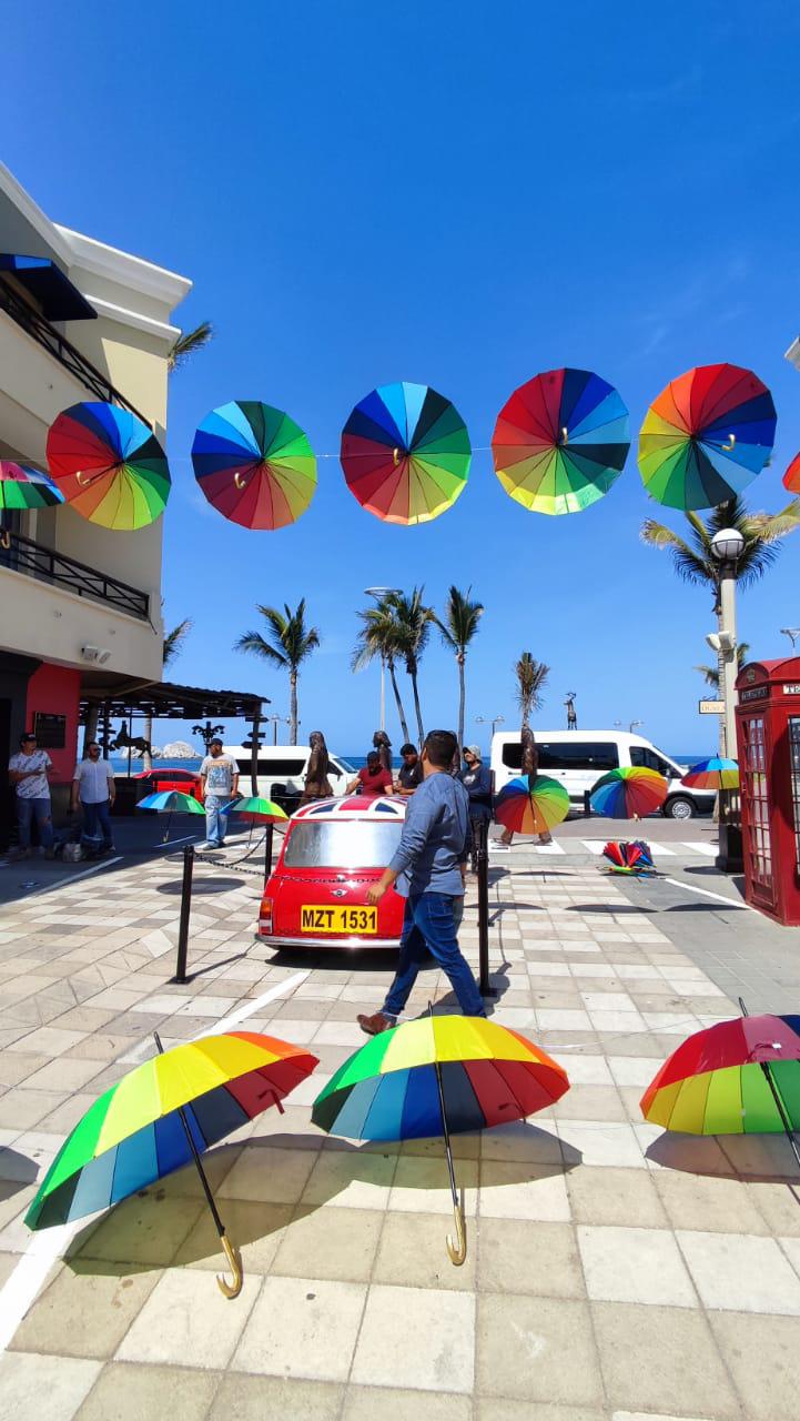 $!En Mazatlán ponen ‘sombra multicolor’ a los Beatles