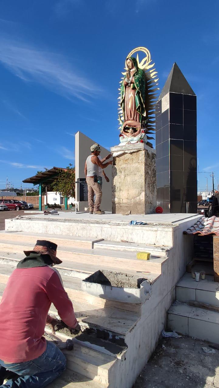 $!Embellecen a la Virgen de La Puntilla en Mazatlán previo al 12 de diciembre
