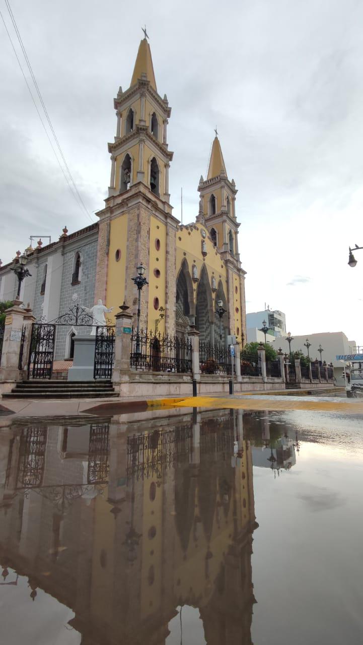 $!Por tormenta, cierran vialidades en Mazatlán tras presentar alto nivel de agua